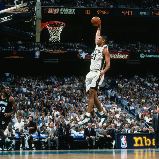 La stagione successiva, il 1998-99,  dimezzata dal lockout ma per gli Spurs  quella del trionfo. 